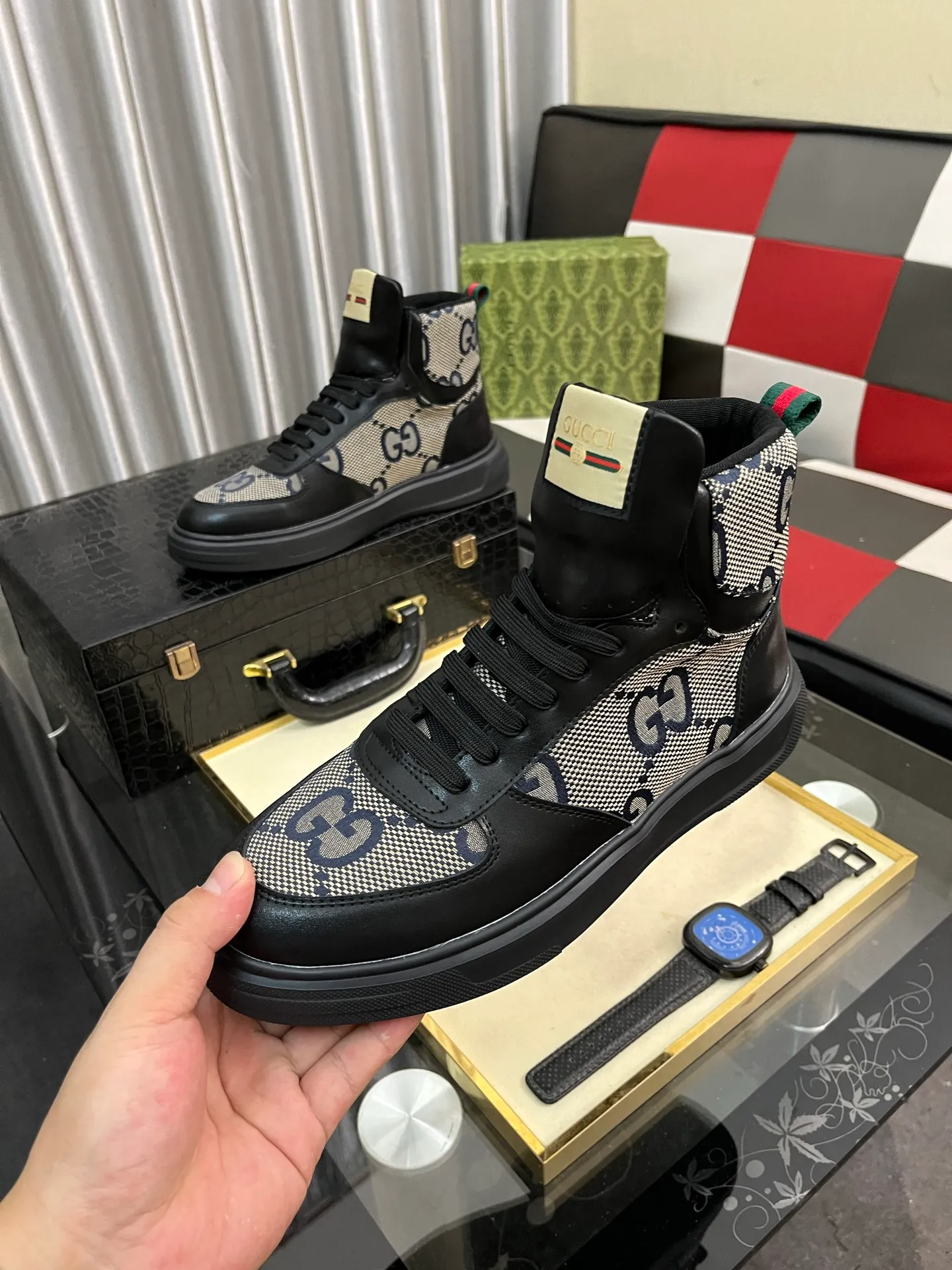 Men's shoes 💰440⌚️⌚️ Gucci •Gucci original quality. ~ Unique modern style sneakers. 🏃A must-have casual shoe for trendy men😍😍 Original brand imported from Italy, imported original leather, sheep lining (refuses to discolor and grind feet) Sole: Original sole provided by the original factory, French lazy style design ⚠️Fit to the feet, original quality attached, super comfortable original sole, size: 38-443️⃣Colors available